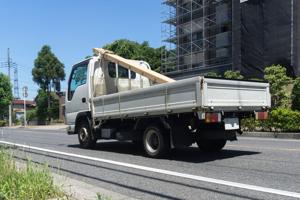 トラックの部品「あおり」とは？役割や種類、故障原因などを解説