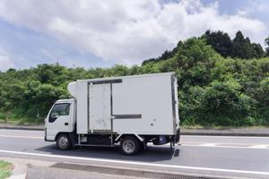 トラックの水抜きホースとは？その役割や取付方法を解説